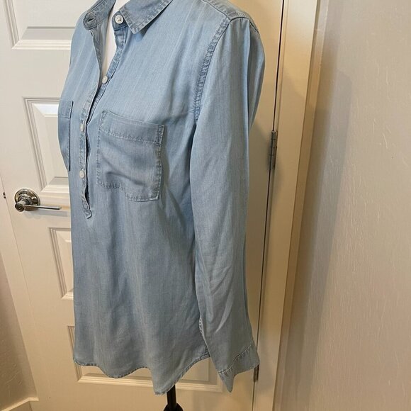 SO Perfectly Soft Chambray Shirt in Blue - Size Medium - NWT (327) - Picture 5 of 10
